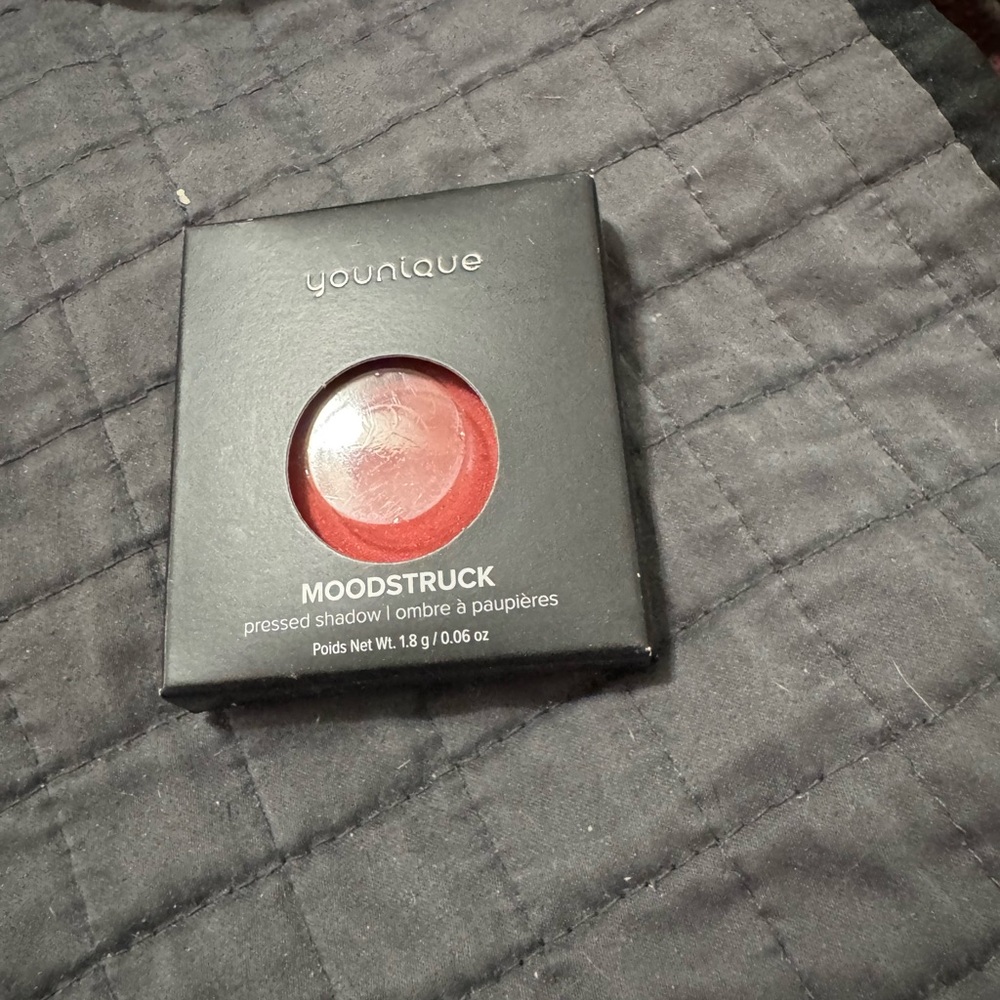 Eye shadow - Picture 2 of 2